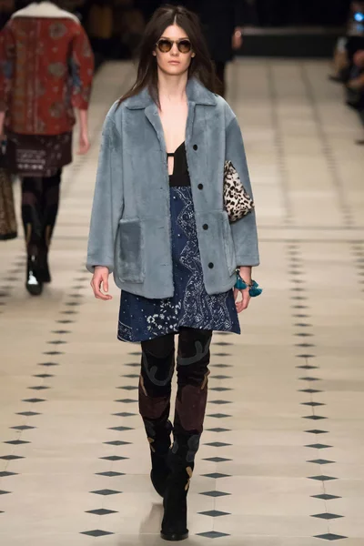 Look 32